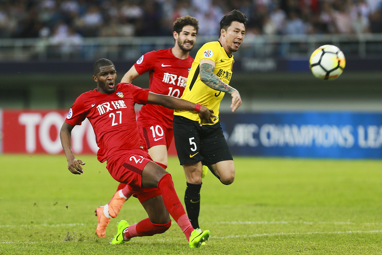 LOL下注网站 -费耶诺德训练开放日；赛后扳平良机引欢呼；亚冠在即；身体对抗强度拉满的简单介绍